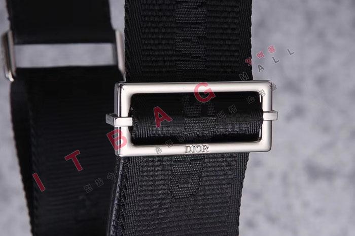   ũν DR90037-1