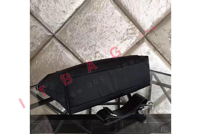   ũν  BR4561 