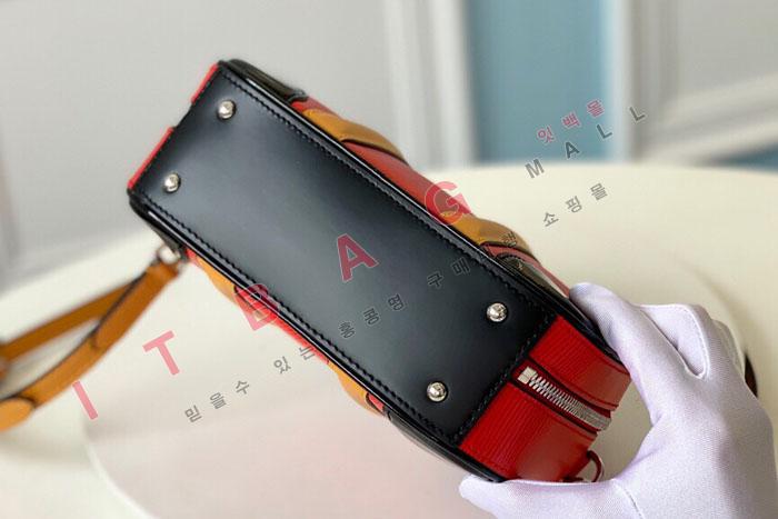 ̺ ̴    M44582-2 
