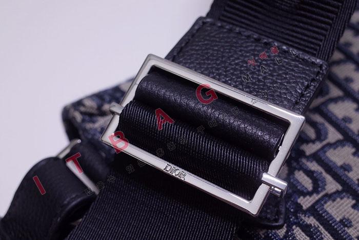  ũ   DR90050 