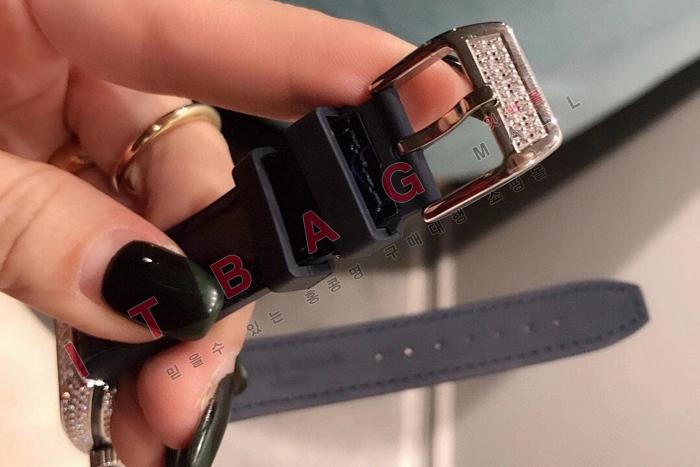ũ ķ    FM85589 ()