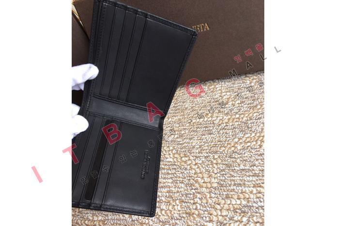 װ    SF8030