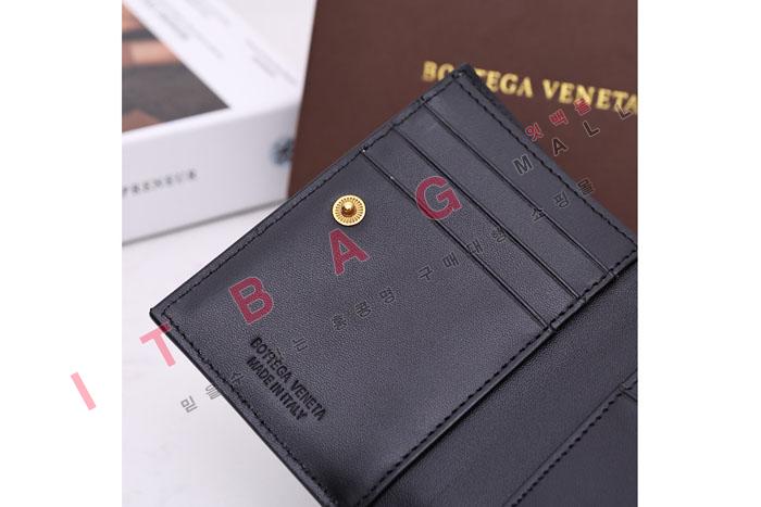 װ    SF8072