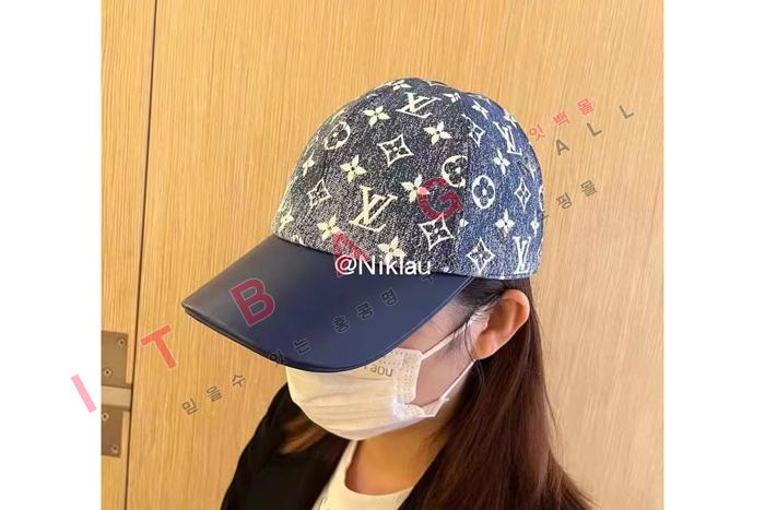 ̺  AMY4744