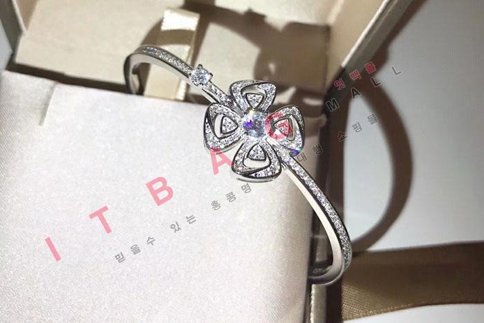 Ұ  SY1300
