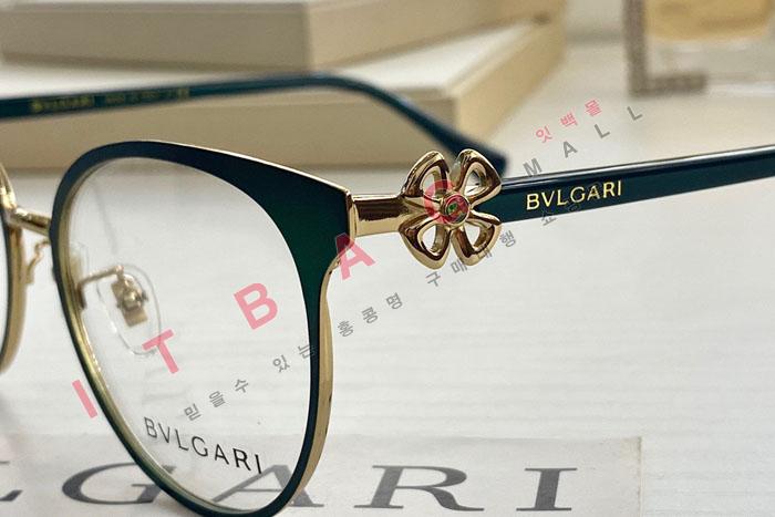 Ұ  ۶  BS6413