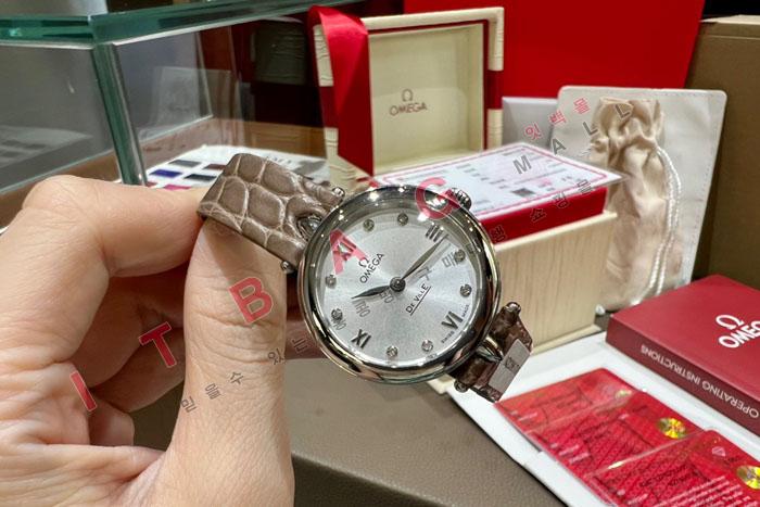 ް   HT60025-3 ()