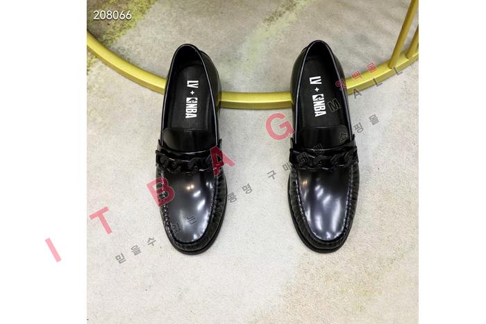 ̺    MYB8426