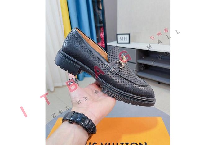 ̺    MYB8657