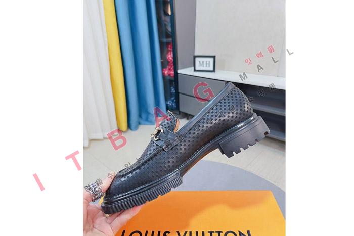 ̺    MYB8657