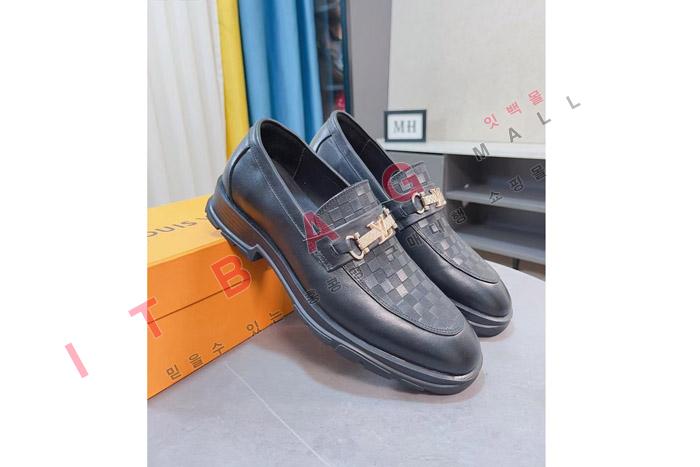 ̺    MYB8658