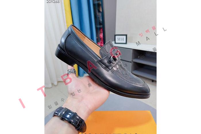 ̺    MYB8661