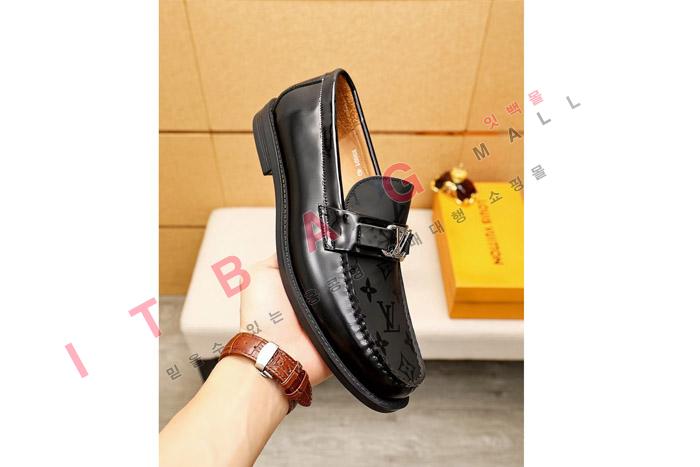 ̺    MYB6747