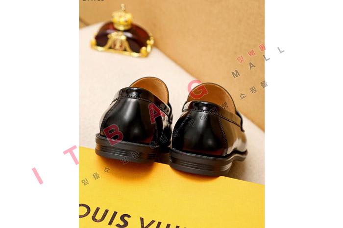 ̺    MYB6747