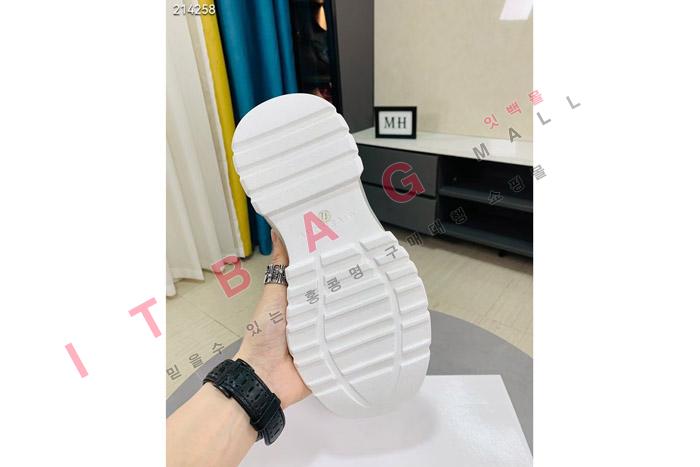  MYB6756