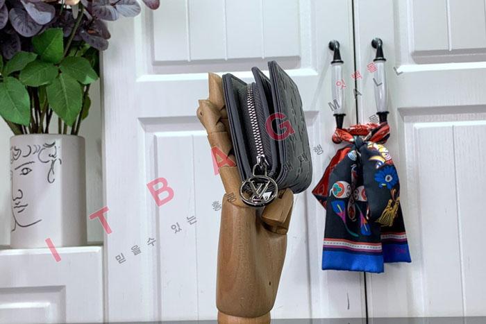 ̺ LOU    M81673