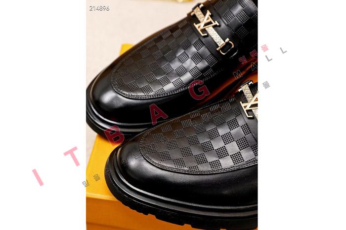 ̺    MYB8779