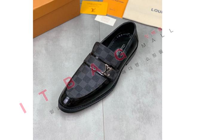 ̺    MYB6559