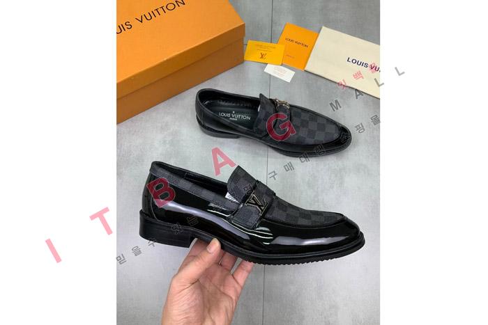 ̺    MYB6559