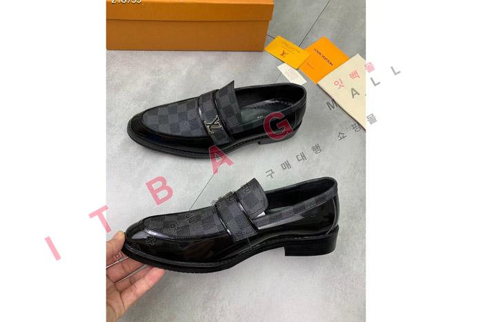 ̺    MYB6559