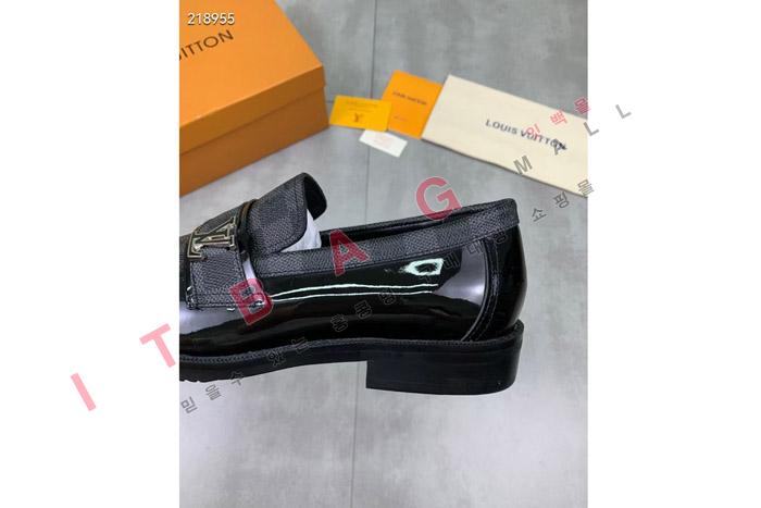 ̺    MYB6559