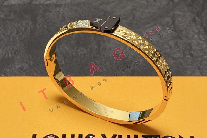 ̺  SY4589