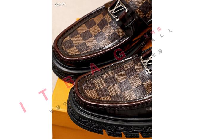 ̺   MYB5891