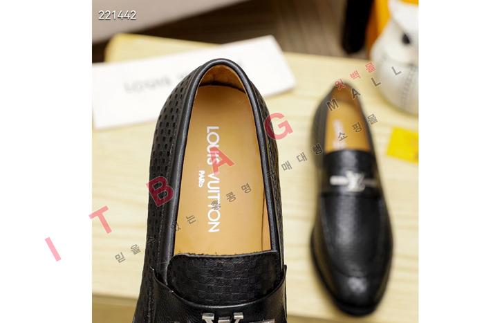 ̺    MYB6863