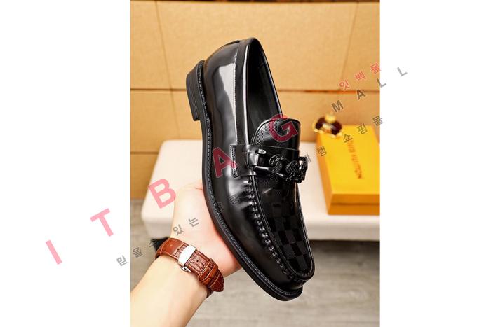 ̺     MYB6768