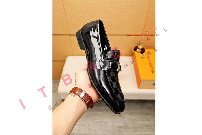 ̺   MYB3870