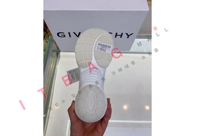   Ʈ Ŀ YF8897