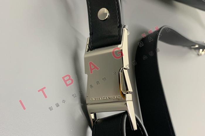 ˷   ̴//̵   AW3400