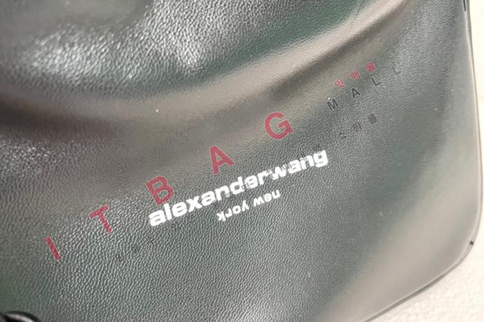 ˷     AW3401