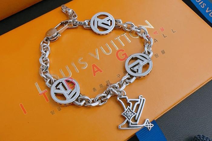 ̺  SY4702