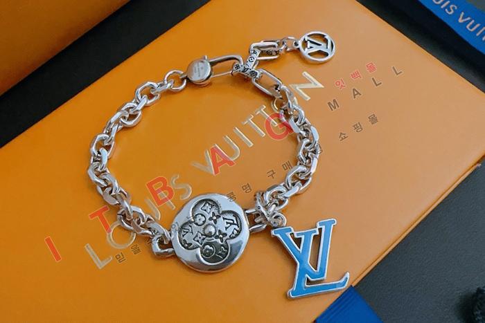 ̺  SY4703