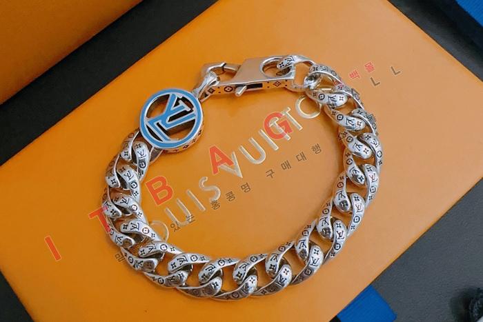 ̺  SY4703