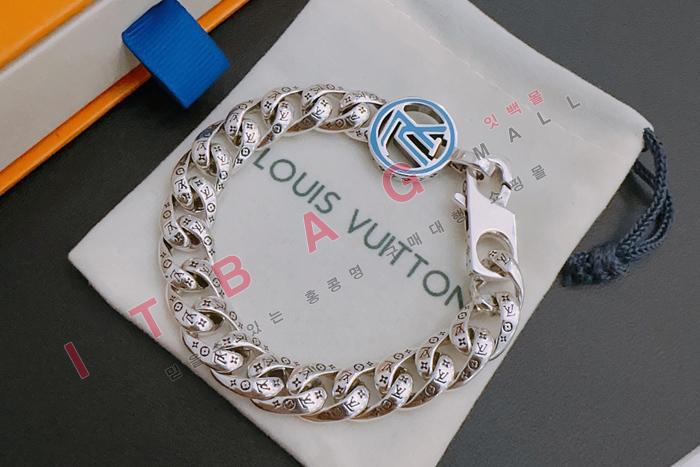 ̺  SY4704