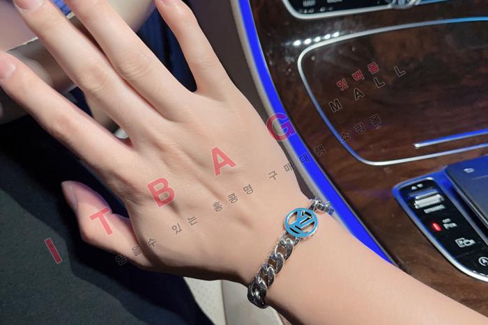 ̺  SY4704