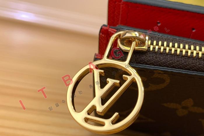 ̺     M82382