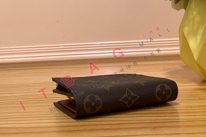 ̺     M82382-4