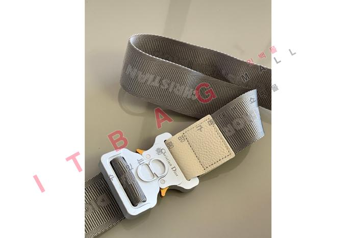   22  DR90256-2