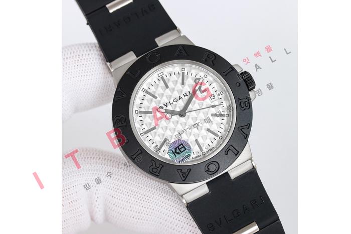 Ұ  ƽ    HT6027