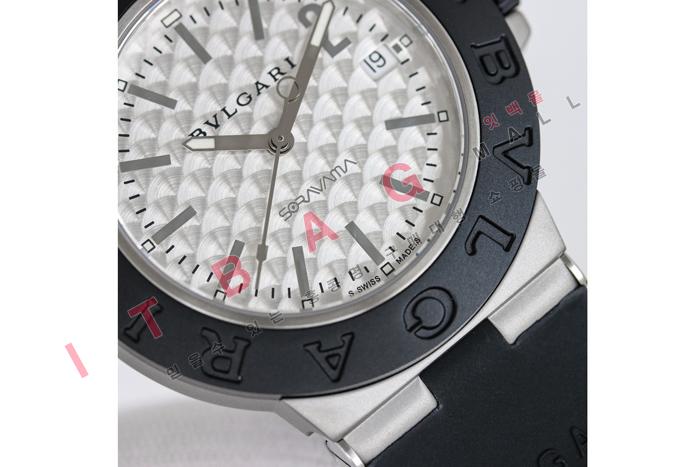 Ұ  ƽ    HT6027