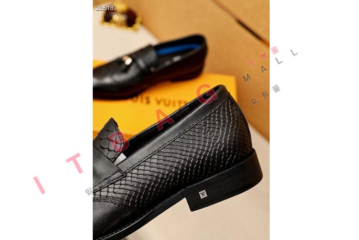 ̺   MYB8920