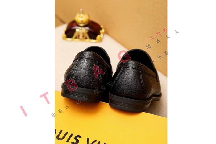 ̺    MYB3713