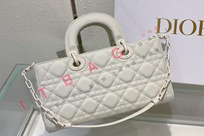   ̵ /̵  D-̹ DR90298-2