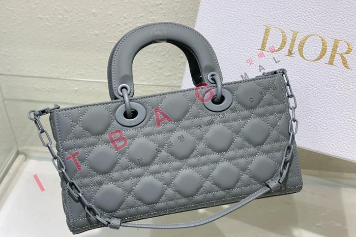   ̵ /̵  D-̹ DR90298-3