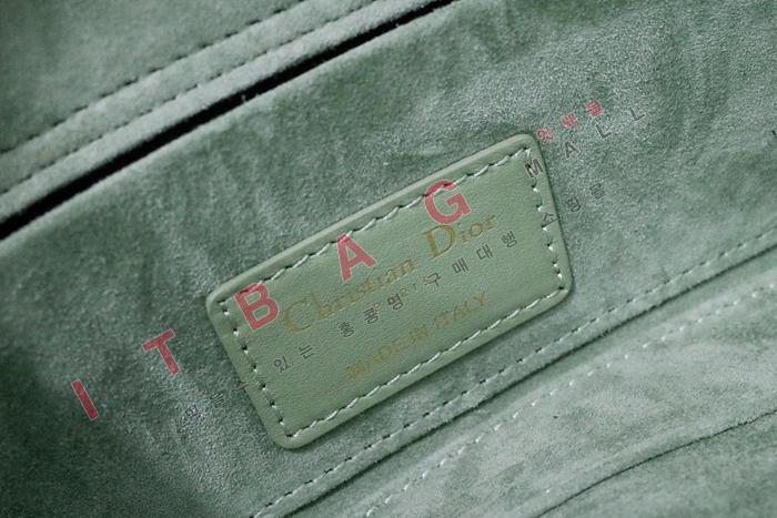   ̵   D-̹ DR90299-4