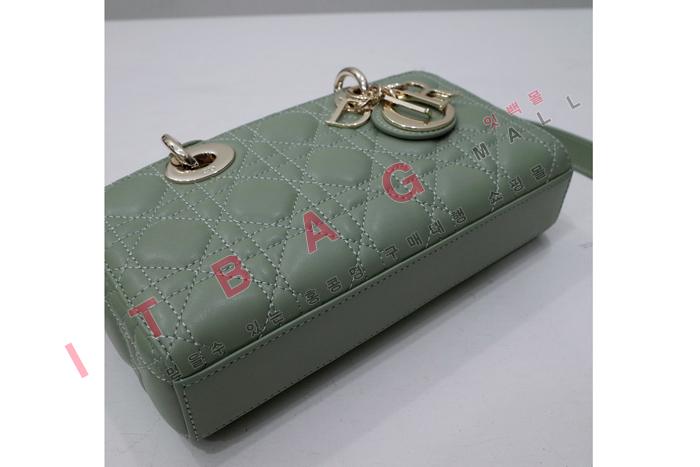   ̵   D-̹ DR90299-4