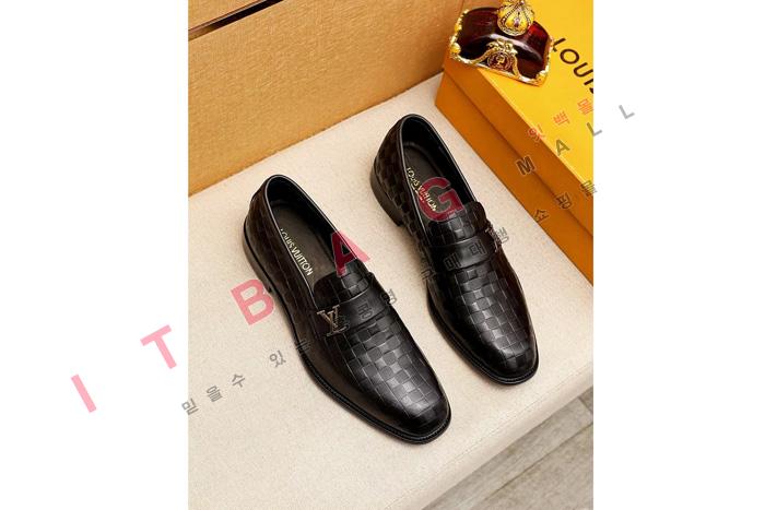 ̺   MYB7621